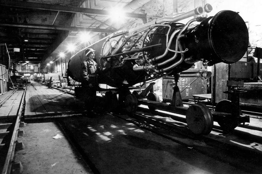 Весной 1945 года немцы стремительно приближались к завершению работы над Wunderwaffe - чудо-оружием.