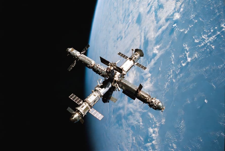 Российская орбитальная станция должна работать без участия людей - 1 Российская орбитальная станция должна работать без участия людей - 1
