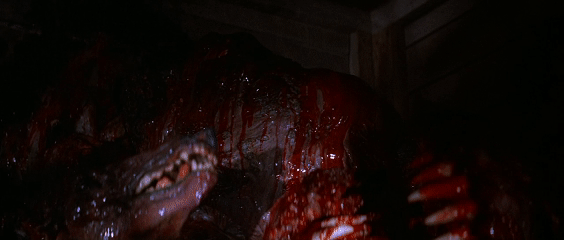 Из рта между ними выползает последняя движущаяся деталь куклы — хищный цветок из собачьих зубов и языков, управляемый гидравликой. Куклы в фильме активно меняются, рвутся и ломаются в кадре. Многие сцены из-за подобных радикальных изменений нужно было снимать одним кадром. С собакой это удалось, а вот в дальнейшем все было не так просто. Из рта между ними выползает последняя движущаяся деталь куклы — хищный цветок из собачьих зубов и языков, управляемый гидравликой. Куклы в фильме активно меняются, рвутся и ломаются в кадре. Многие сцены из-за подобных радикальных изменений нужно было снимать одним кадром. С собакой это удалось, а вот в дальнейшем все было не так просто.