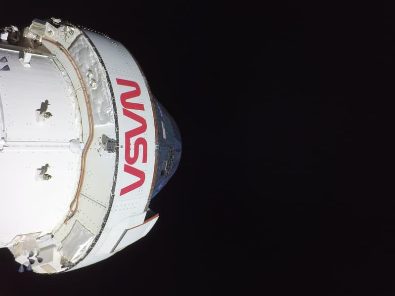 Астронавты миссии Artemis II облетели Луну и уже возвращаются на Землю. Посадка ожидается ночью 11 апреля, спасательный корабль уже выдвинулся на место - 1 Астронавты миссии Artemis II облетели Луну и уже возвращаются на Землю. Посадка ожидается ночью 11 апреля, спасательный корабль уже выдвинулся на место - 1