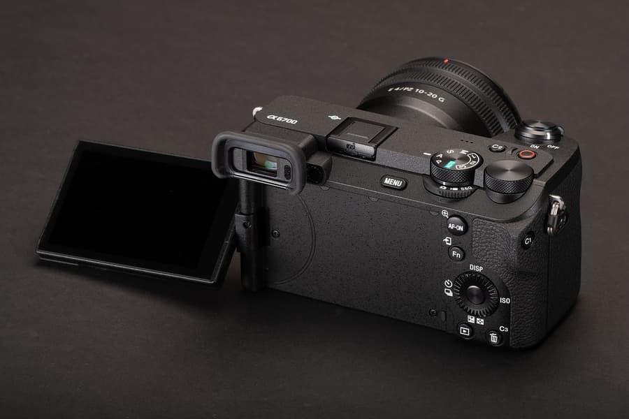 Представлена Sony a6700 — флагманская беззеркалка с датчиком APS-C. Цена как у Sony a6600, но новинка компактнее и с новым сенсором - 2 Представлена Sony a6700 — флагманская беззеркалка с датчиком APS-C. Цена как у Sony a6600, но новинка компактнее и с новым сенсором - 2