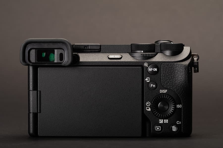 Представлена Sony a6700 — флагманская беззеркалка с датчиком APS-C. Цена как у Sony a6600, но новинка компактнее и с новым сенсором - 4 Представлена Sony a6700 — флагманская беззеркалка с датчиком APS-C. Цена как у Sony a6600, но новинка компактнее и с новым сенсором - 4