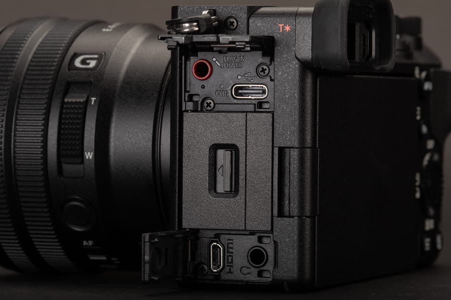 Представлена Sony a6700 — флагманская беззеркалка с датчиком APS-C. Цена как у Sony a6600, но новинка компактнее и с новым сенсором - 5 Представлена Sony a6700 — флагманская беззеркалка с датчиком APS-C. Цена как у Sony a6600, но новинка компактнее и с новым сенсором - 5