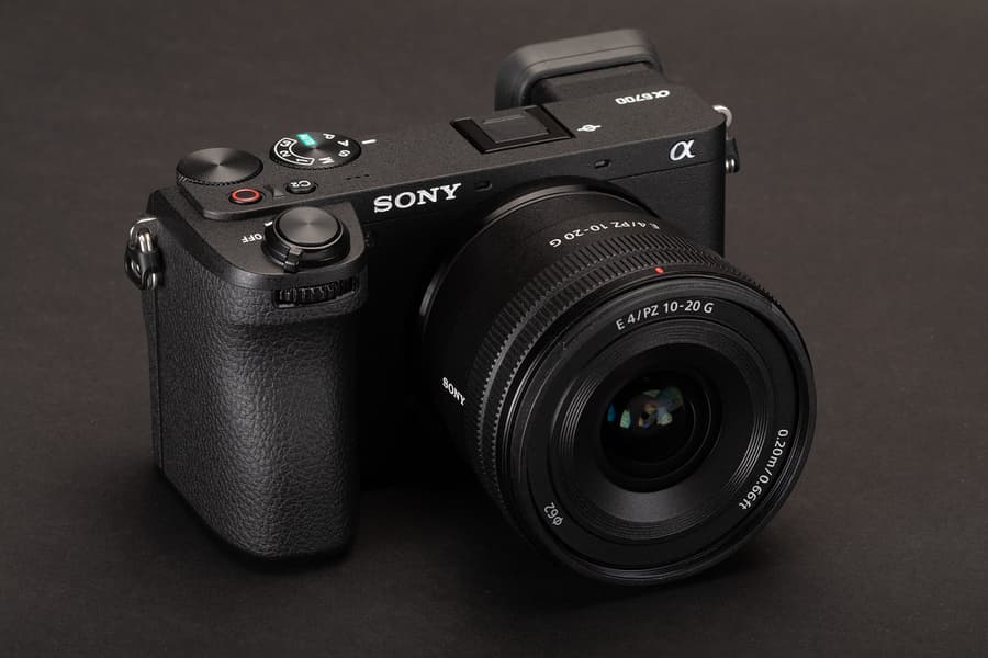 Представлена Sony a6700 — флагманская беззеркалка с датчиком APS-C. Цена как у Sony a6600, но новинка компактнее и с новым сенсором - 1 Представлена Sony a6700 — флагманская беззеркалка с датчиком APS-C. Цена как у Sony a6600, но новинка компактнее и с новым сенсором - 1