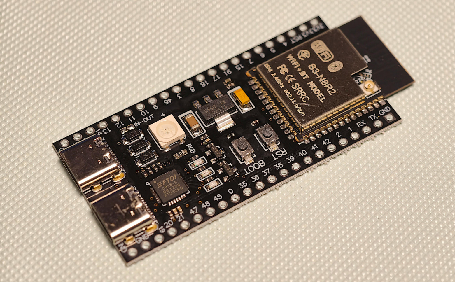 Плата ESP32-S3 с двумя разъёмами USB Type C