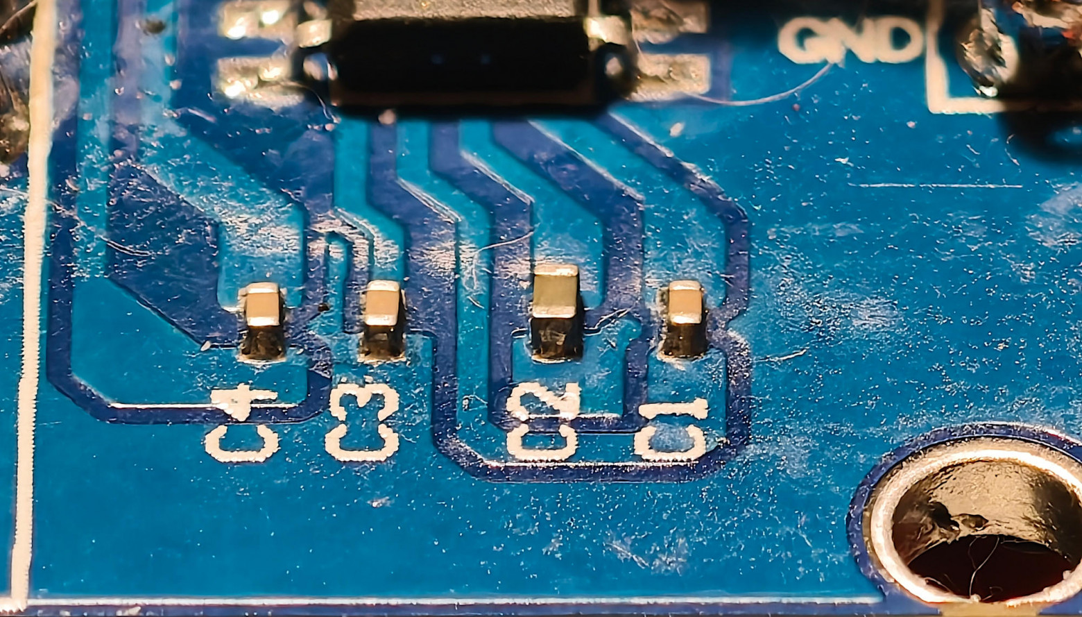 Ничего не подозревающие штатные конденсаторы на плате MAX3232