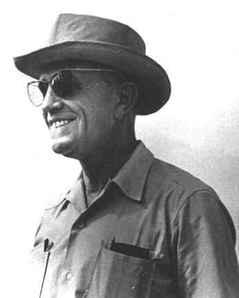 Рене Ледюк (1898—1968). Его полный тёзка, живший примерно в те же годы, занимался разработкой лёгких самолётов, например, RL-21. Двоих Рене Ледюков нередко путают
