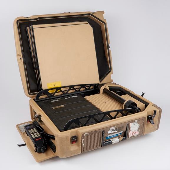 “Портативный” спутниковый терминал Inmarsat B Nera Saturn B2