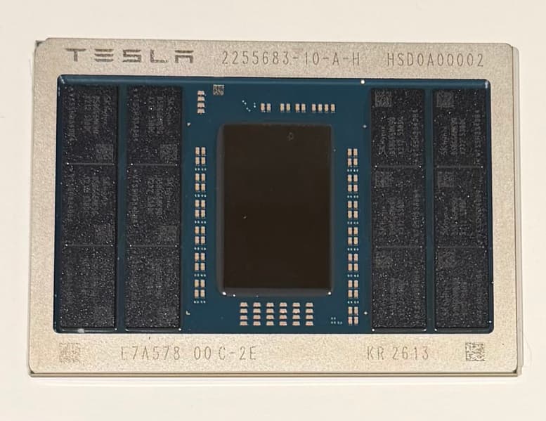 Илон Маск показал сердце будущих роботов Optimus и машин Robotaxi. Он опубликовал фото чипа Tesla AI5 - 1