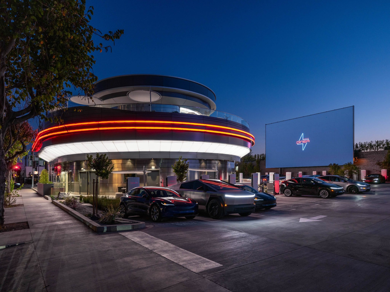 Tesla расширяет формат Tesla Diner - 1 Tesla расширяет формат Tesla Diner - 1
