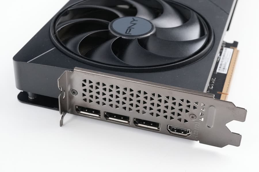 Единственная на рынке нереференсная двухслотовая GeForce RTX 5080. Тесты необычной PNY RTX 5080 Slim показали, насколько она тихая и холодная - 1