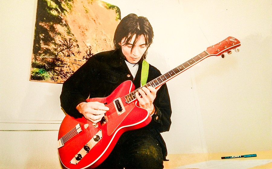 Автор в том самом офисе. Несколько минут гамм после напряжённых переговоров - и я готов к следующим напряжённым переговорам.