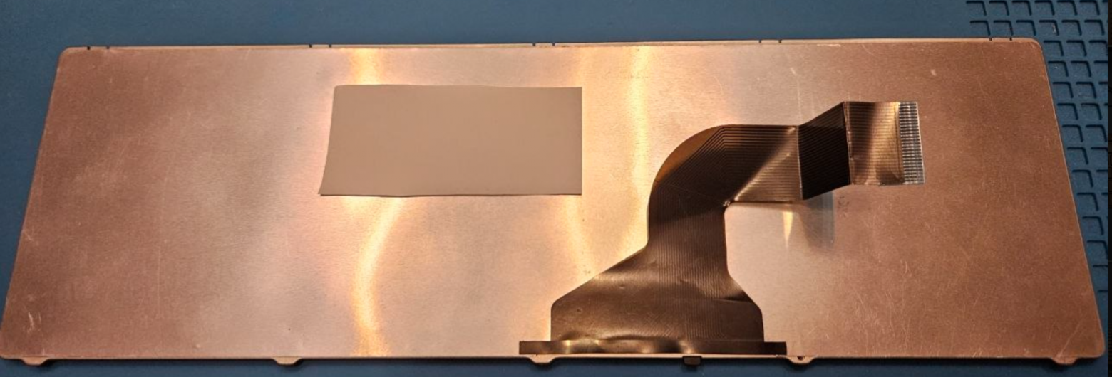 Обратная сторона клавиатуры и FPC-шлейф