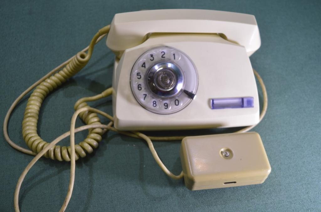 источник: https://auction.ru/offer/telefon_telefonnyj_apparat_pravitelstvennoj_svjazi_s_blokom_specsvjaz_gerb_sssr-i306035220059076.html