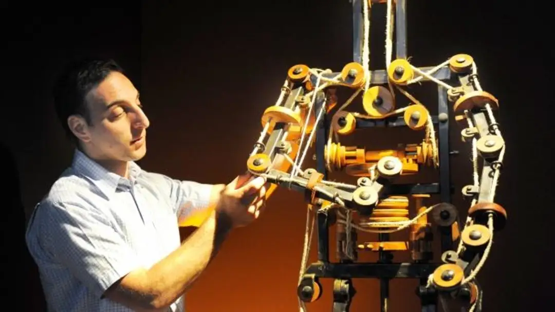 Реконструкция робо-рыцаря да Винчи 1:1. Источник: history.com