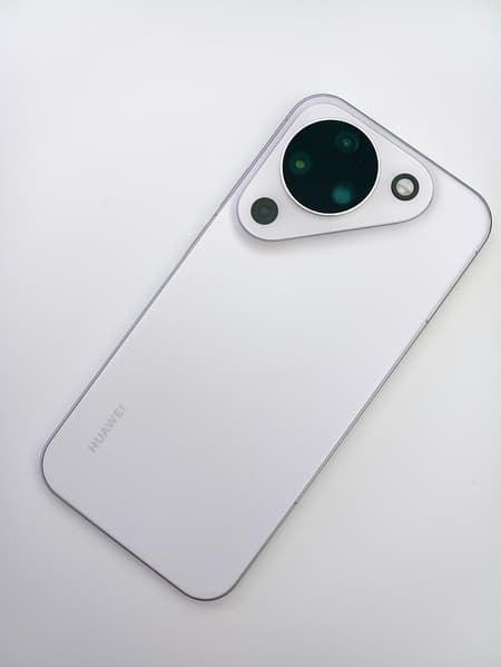 Новый дизайн, перископический телеобъектив и фронтальная камера на 50 Мп. Huawei Pura 90 показали вживую после анонса - 2