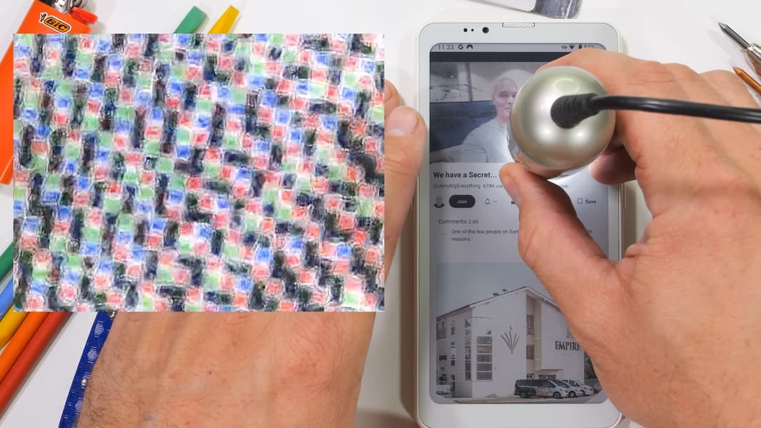 Смартфон с 52-герцевым цветным экраном E Ink царапали, жгли, гнули и в итоге разломали. Блогер JerryRigEverything оценил новенький Bigme Hibreak Plus - 1