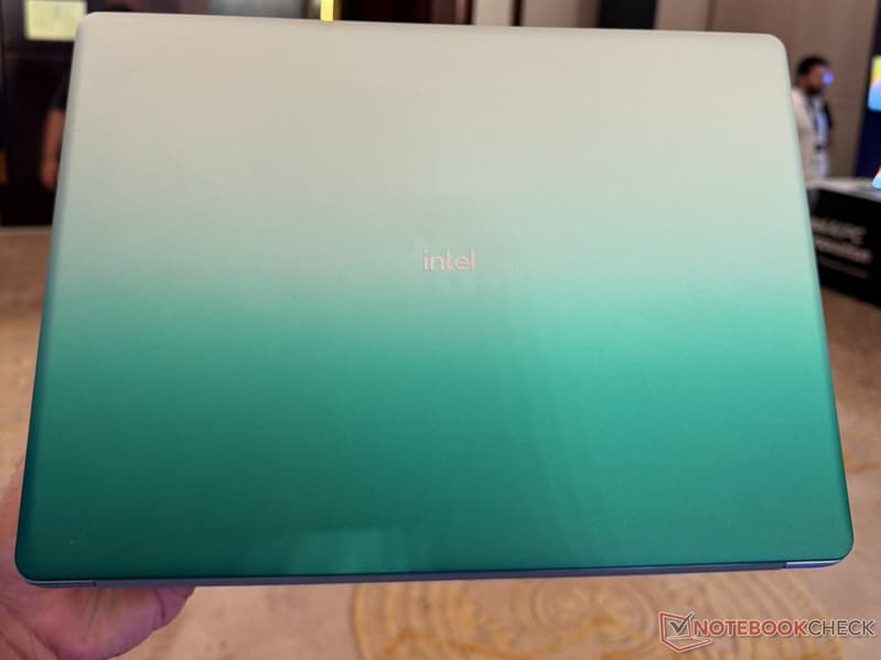 Intel показала конкурента дешевому MacBook Neo: полностью бесшумный ноутбук на 6-ядерном процессоре Intel Wildcat Lake и с 16 ГБ ОЗУ - 2 Intel показала конкурента дешевому MacBook Neo: полностью бесшумный ноутбук на 6-ядерном процессоре Intel Wildcat Lake и с 16 ГБ ОЗУ - 2