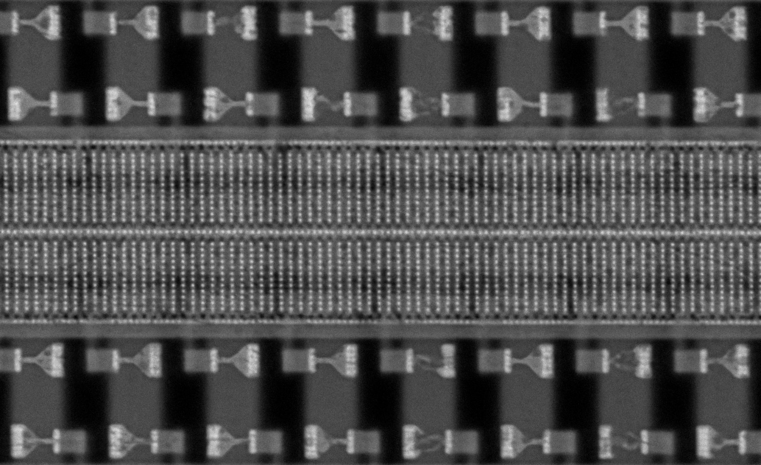 А это как раз многострадальный ESP32-S2, снято уже на нашем микроскопе