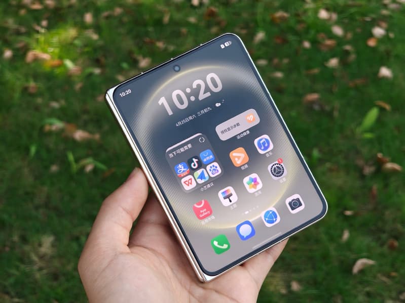 Это смартфон или планшет? Появились живые фото Huawei Pura X Max с экраном 16:10 и камерой XMAGE - 5