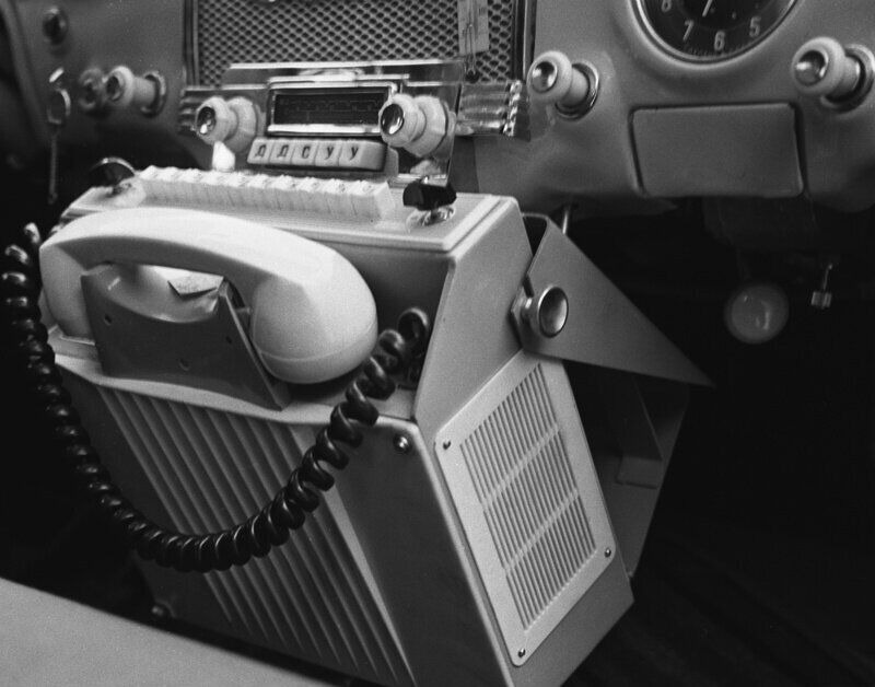 «Алтай» рядом с приборной панелью