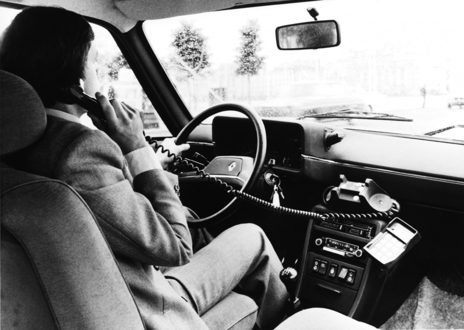 R450. Справа виден номеронабиратель