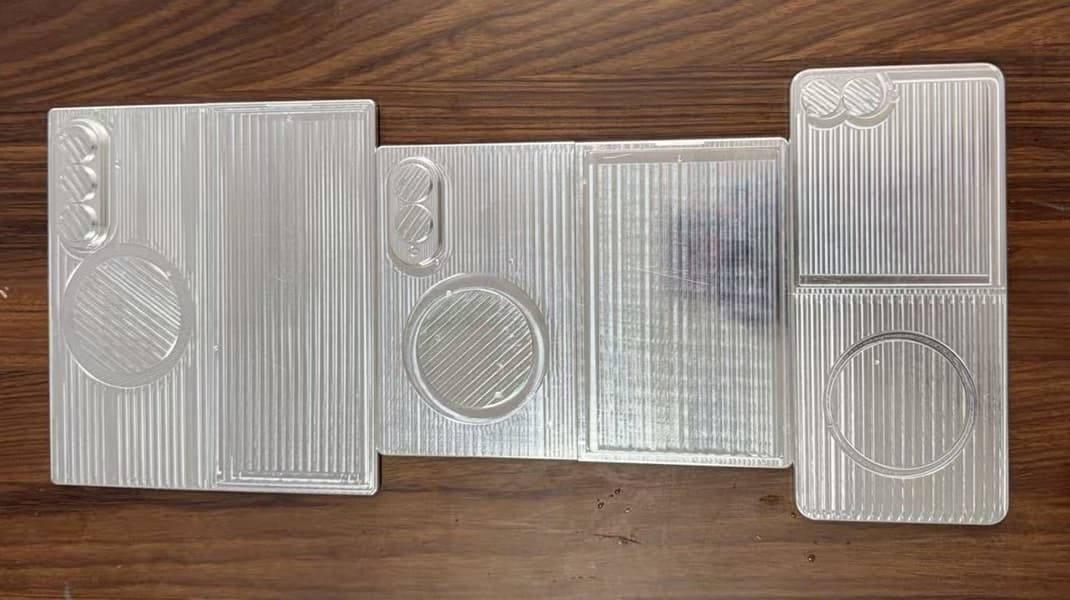 Какими будут новые флагманы Samsung? Опубликованы фото макетов Galaxy Z Fold8, Galaxy Z Flip8 и Galaxy Z Fold8 Wide - 2