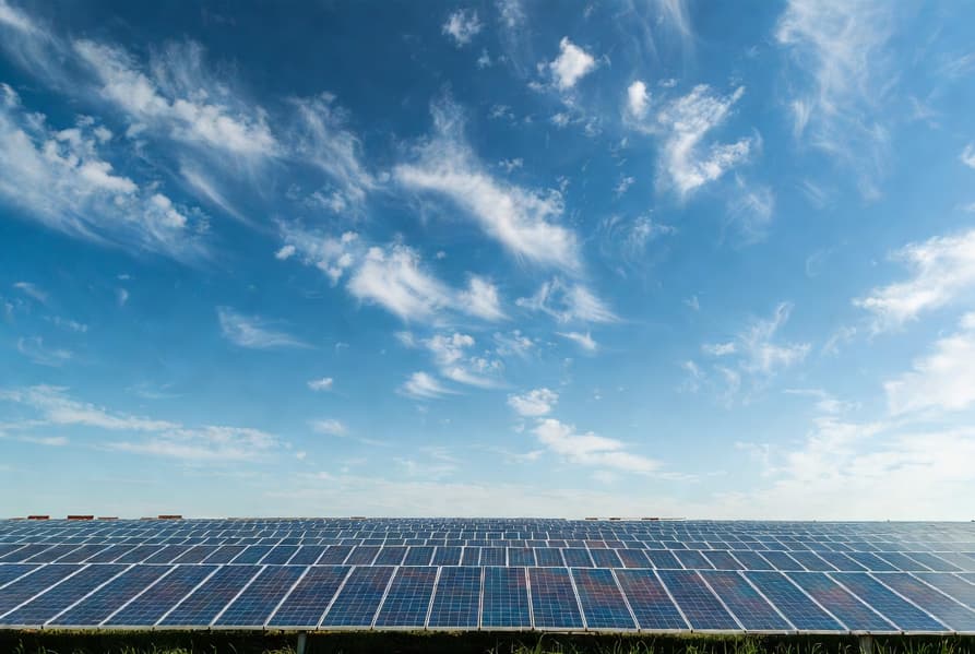 В 2026 году будет введено в эксплуатацию 80 ГВт новых мощностей солнечных, ветровых электростанций и систем хранения энергии — это свежий прогноз по рынку США - 1