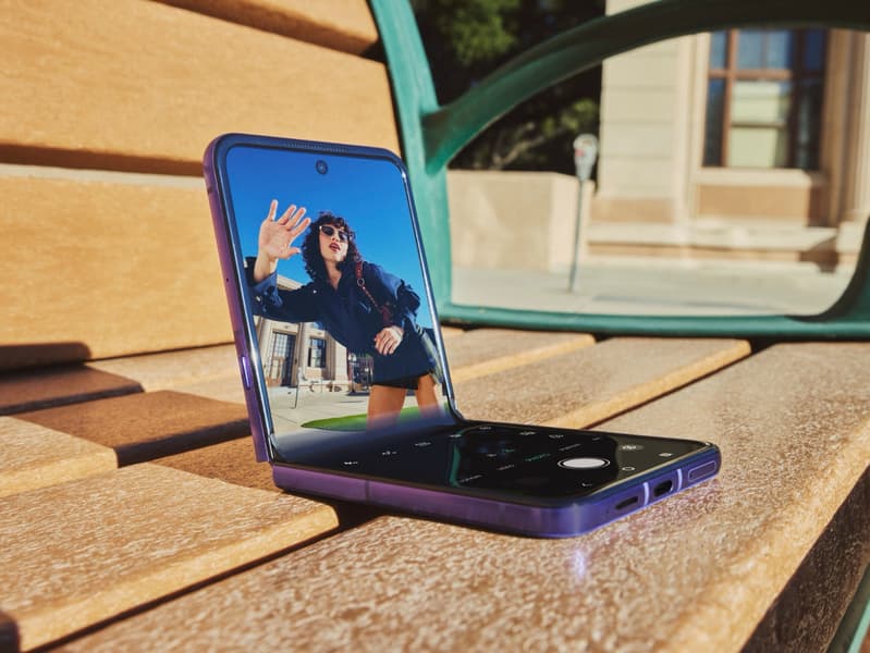 Еще один Ultra-смартфон, но на этот раз складной. Представлен Motorola Razr 70 Ultra: увеличенная до 5000 мАч батарея, 50-мегапиксельный сенсор LOFIC и Snapdragon 8 Elite - 1