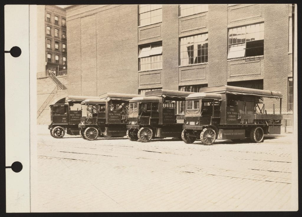 Грузовики New York Edison Company на электрической тяге