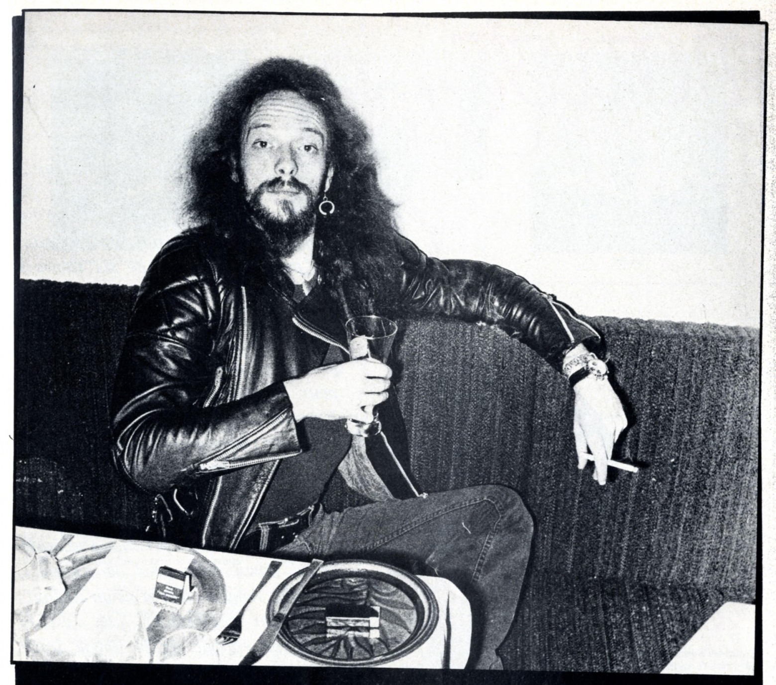 Источник: https://itullians.blogspot.com/2024/04/too-old-to-rocknroll-too-young-to-die.html 