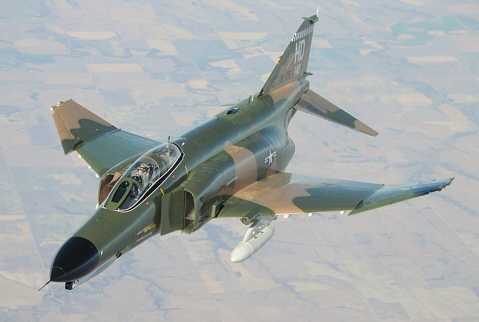 Истребитель F-4