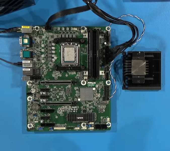12-ядерный процессор Intel Core 9 273PQE для встраиваемых систем обошел в играх 24-ядерный Core i9-14900K - 1