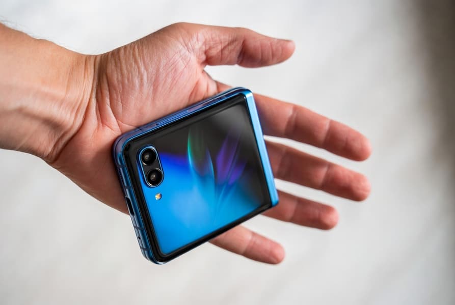Samsung Galaxy Z Flip8 получит новый шарнир, а складка станет менее заметной - 1