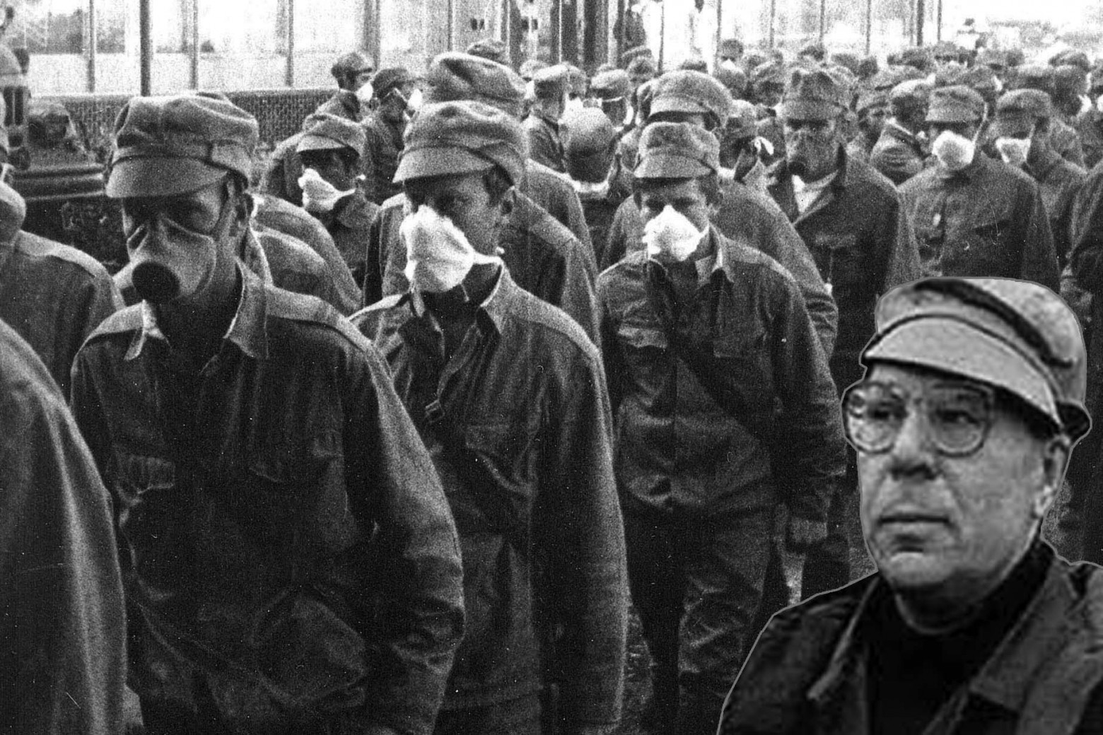 Рис.12. На переднем плане Валерий Легасов. Ликвидаторы, помимо облучения от внешних источников излучения, подвергались еще и «внутреннему» облучению — от осевшей в органах дыхания радиоактивной пыли. Использовавшиеся респираторы не всегда  были достаточно эффективны.