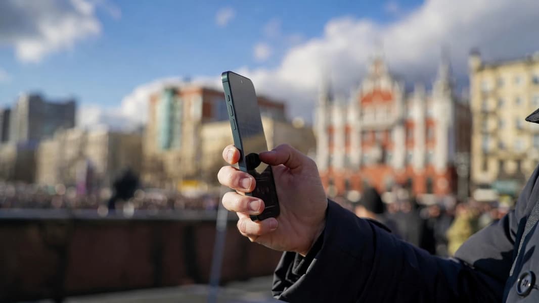 «Ограничения в работе мобильного интернета, в том числе белых списков». Абоненты Москвы и Подмосковья получили рассылку от «Билайна» - 1