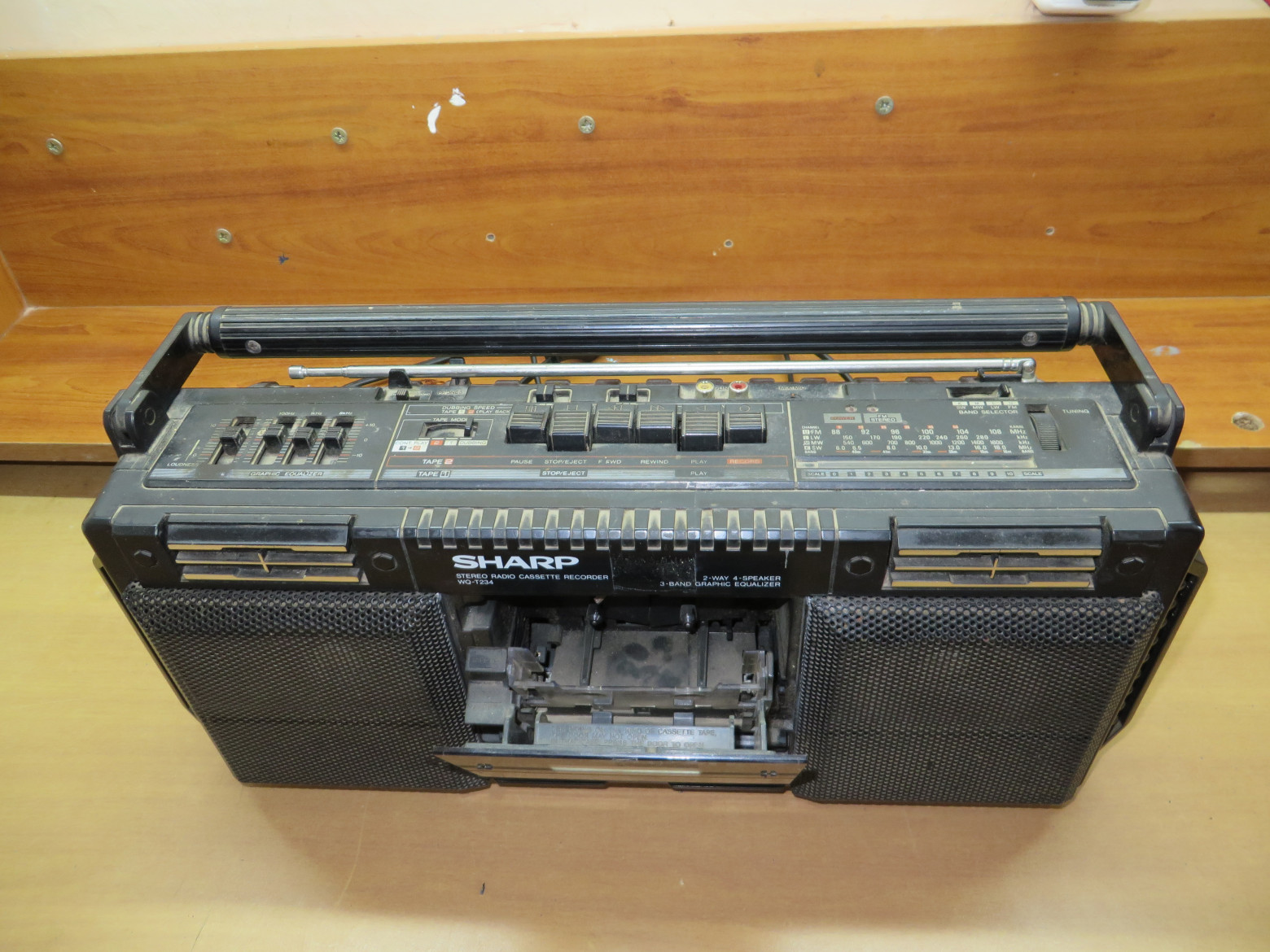 Sharp WQ-T234: переносная магнитола из 1987 года - 4 Sharp WQ-T234: переносная магнитола из 1987 года - 4