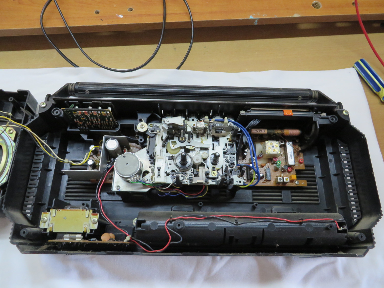 Sharp WQ-T234: переносная магнитола из 1987 года - 5 Sharp WQ-T234: переносная магнитола из 1987 года - 5