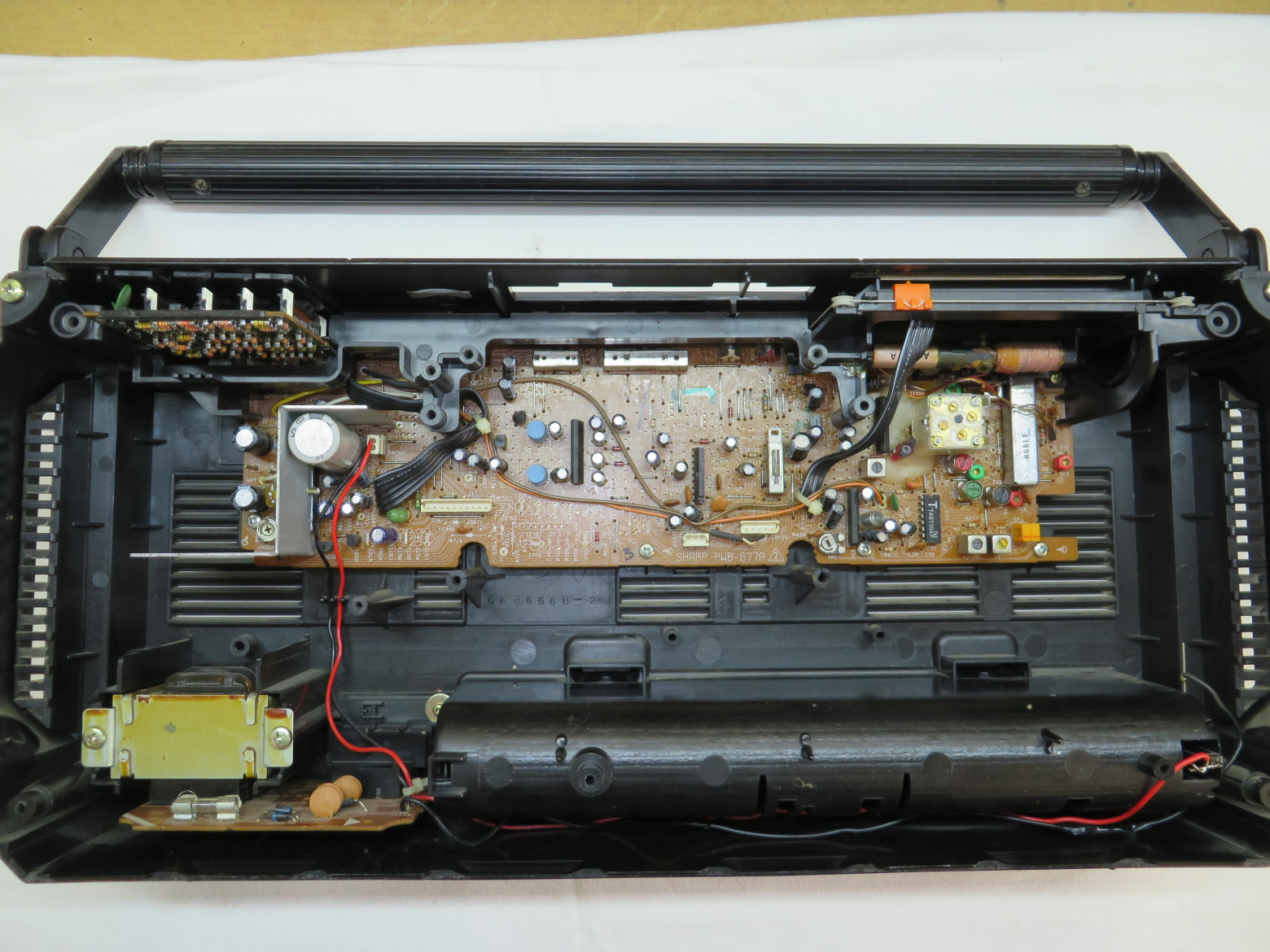 Sharp WQ-T234: переносная магнитола из 1987 года - 9 Sharp WQ-T234: переносная магнитола из 1987 года - 9