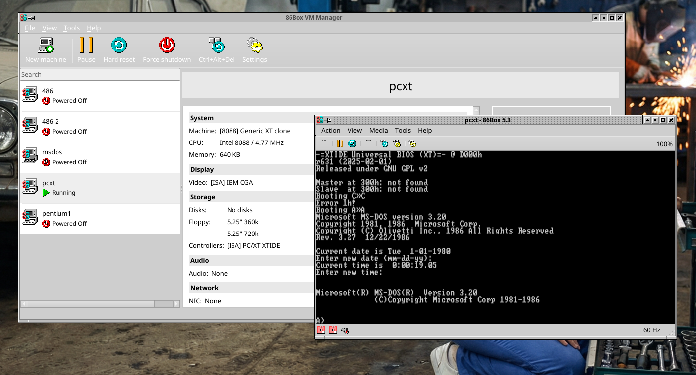 Справа можно заметить MS-DOS 3.20 в работе