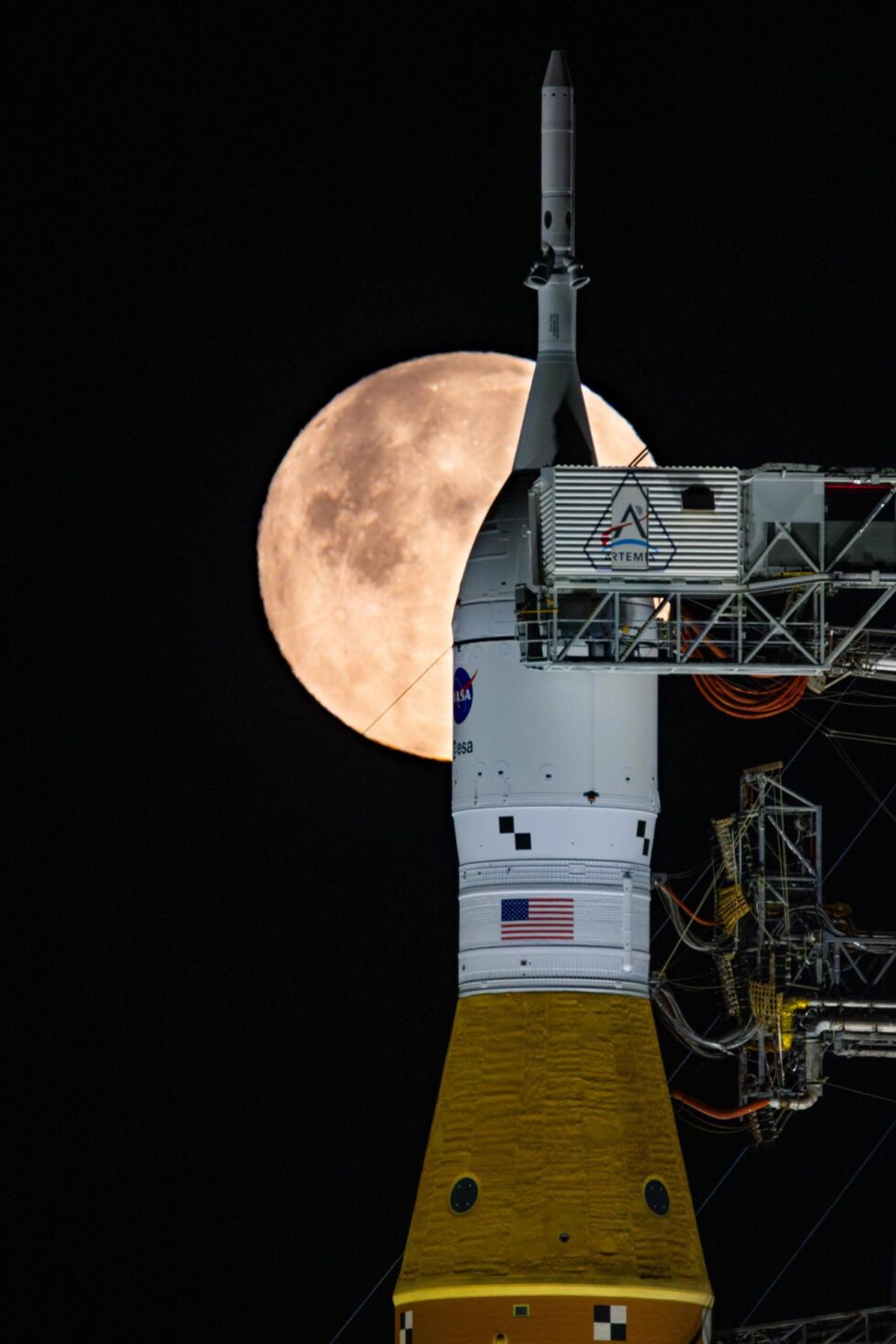 Ракета SLS с кораблём «Орион»