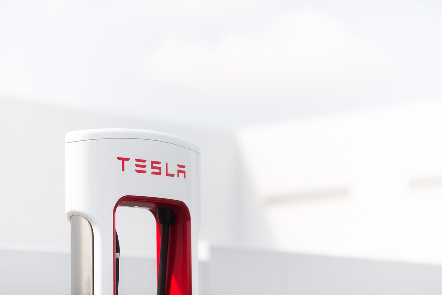 Tesla пытается решить проблему, связанную с зарядными станциями Supercharger: пилотная программа виртуальной очереди уже работает в Калифорнии - 1