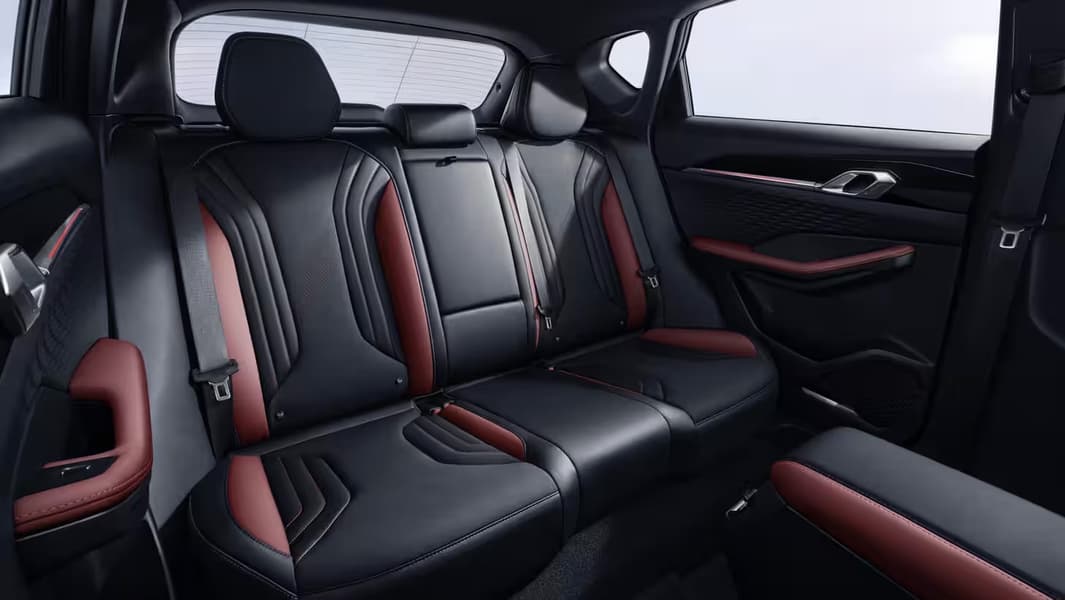 В России снова начали продавать Geely Coolray: 147 л.с. и максимальное оснащение с 14-дюймовым экраном — за 2,74 млн рублей - 5 В России снова начали продавать Geely Coolray: 147 л.с. и максимальное оснащение с 14-дюймовым экраном — за 2,74 млн рублей - 5