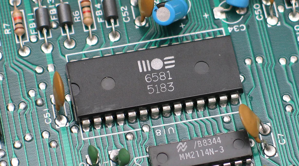 Самый главный звуковой чип, MOS 6581, более известный как SID