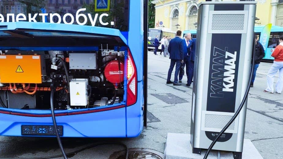 КамАЗ представил станцию ФОРА «Ночная зарядка»: работает от -30 до +45 °C, не боится пыли и влаги - 1 КамАЗ представил станцию ФОРА «Ночная зарядка»: работает от -30 до +45 °C, не боится пыли и влаги - 1