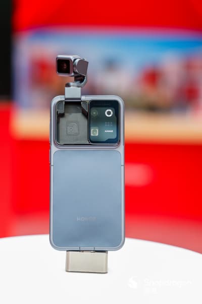 Первый в мире: Honor Robot Phone показали вживую перед выходом - 4 Первый в мире: Honor Robot Phone показали вживую перед выходом - 4