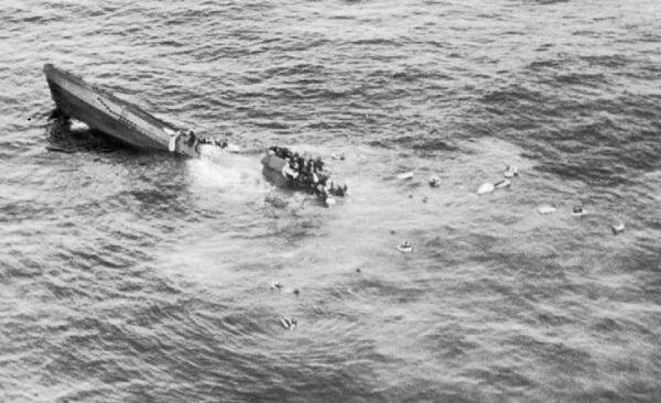 Затопление и эвакуация экипажа лодки U-625. Позволяет представить, как выглядела ситуация с U-1206