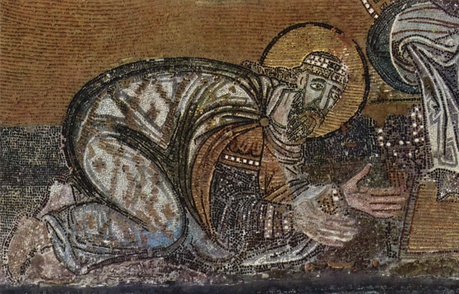 Император Лев Мудрый (автор трактата «Тактика льва») перед Христом. Мозаика в Соборе Св. Софии. 