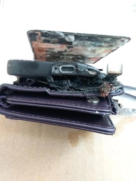 У флагманов Samsung снова проблемы с батареями? Galaxy S25 FE взорвался во время ночной зарядки, это уже третий случай после возгораний Galaxy S25 Plus и Galaxy S24 - 2 У флагманов Samsung снова проблемы с батареями? Galaxy S25 FE взорвался во время ночной зарядки, это уже третий случай после возгораний Galaxy S25 Plus и Galaxy S24 - 2