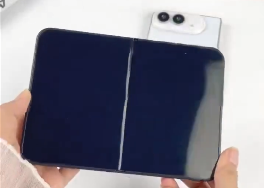 Источник, который первым показал рабочий Samsung Galaxy S26 Ultra, впервые представил прототип чёрного iPhone Fold - 2 Источник, который первым показал рабочий Samsung Galaxy S26 Ultra, впервые представил прототип чёрного iPhone Fold - 2
